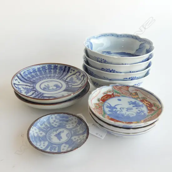 4 SCALLOPED RIM B/W BOWLS (LANDSCAPE, BLUE SEAL MARK) & 6 ASST SMALL BOWLS. SLIGHT FAULTS