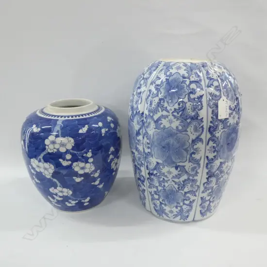 2 LARGE B/W GINGER JARS NO LIDS H.320mm