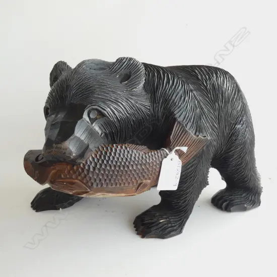 VINTAGE CARVED WOOD JAPANESE BROWN BEAR - SALMON IN MOUTH L 300MM