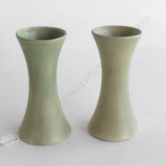 PR GREEN CROWN LYNN POTTERY VASES #909 H.160mm