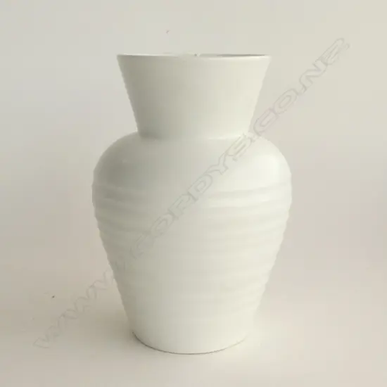 LARGE CROWN LYNN WHITE VASE #2070 H.250mm