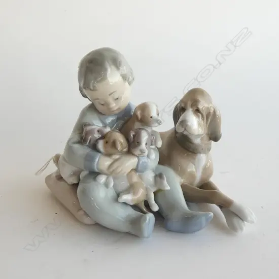 LLADRO FIGURINE 'NEW PLAYMATES' H. 140MM