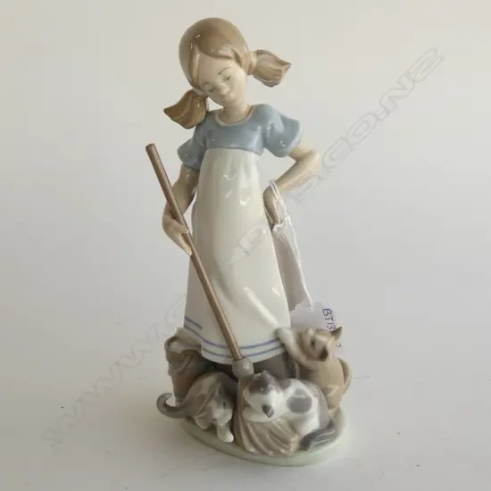 LLADRO FIGURINE 'PLAYFUL KITTENS' H. 220MM