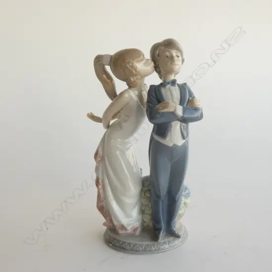 LLADRO FIGURINE 'LET'S MAKE UP' H. 210MM