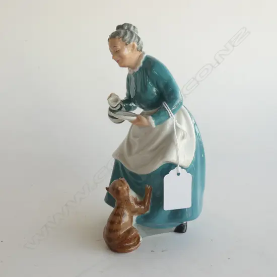 ROYAL DOULTON FIGURINE 'THE FAVOURITE' HN2249 H. 195MM