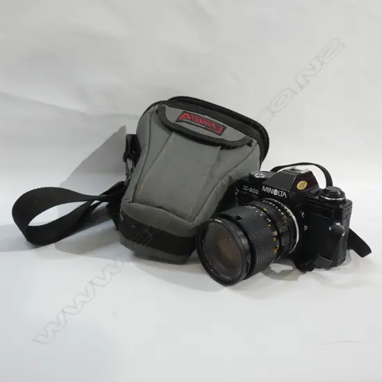MINOLTA X-300 CAMERA & CASE