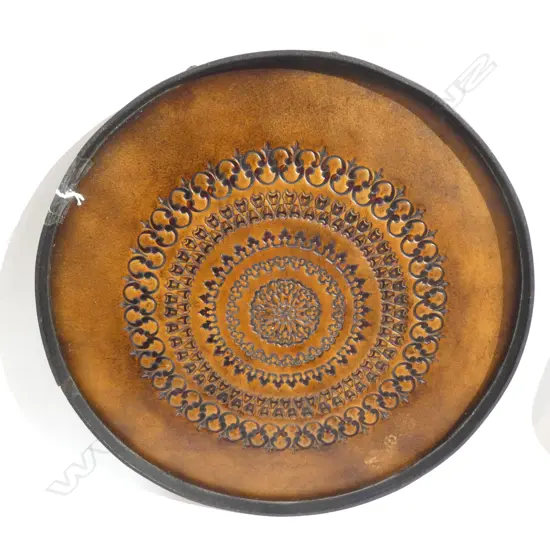 ROUND EMBOSSED LEATHER DRINKS TRAY DIA 340MM