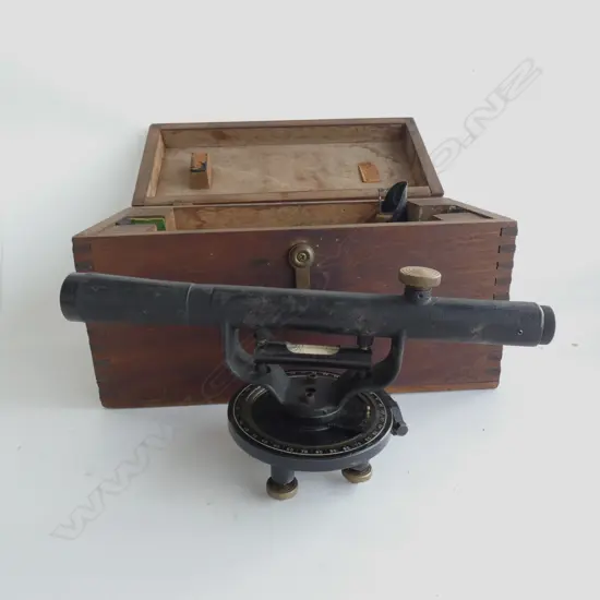 OLD BUILDERS LEVEL IN BOX 