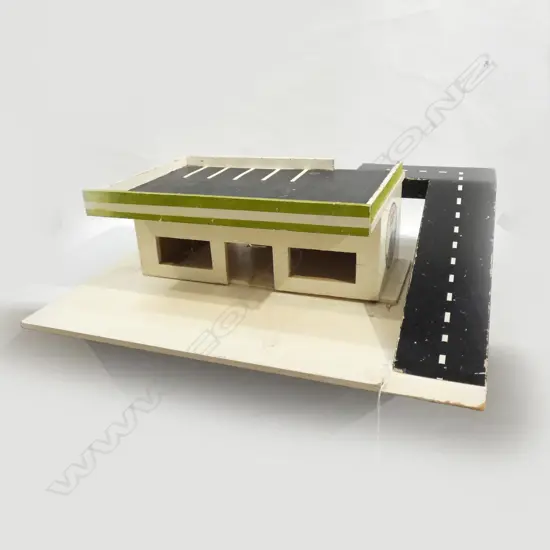 VINTAGE WOODEN TOY GARAGE L 550MM 