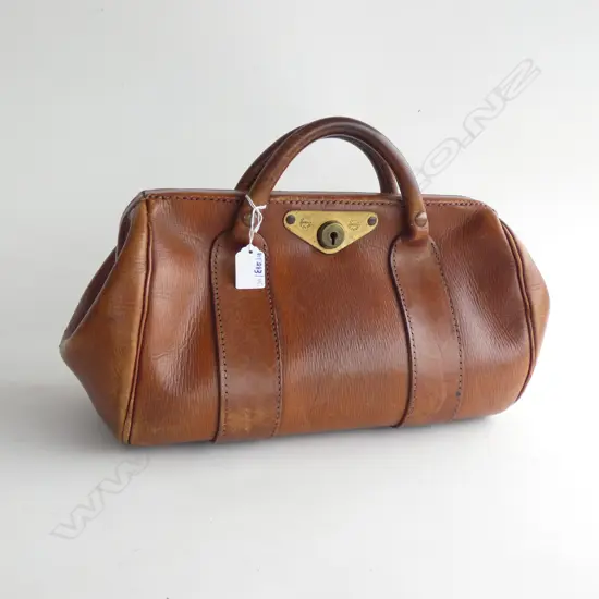 VINTAGE LEATHER DOCTORS BAG NO KEY L.430mm
