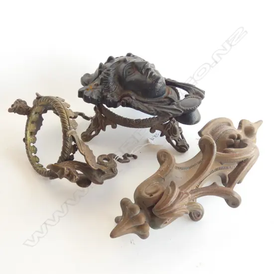 2 VINTAGE DOOR KNOCKERS AND SET VADSE MOUNTS