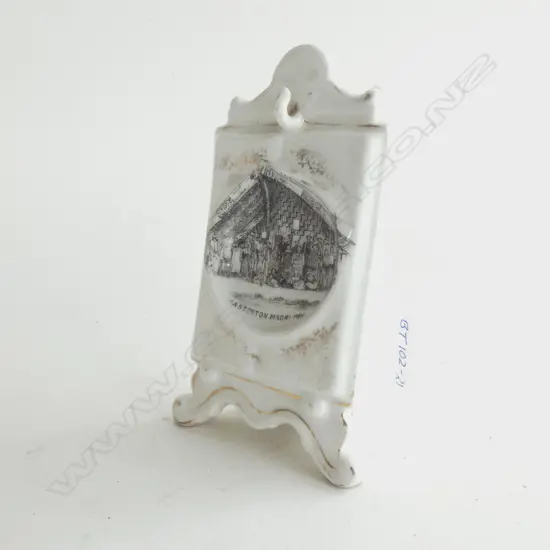 SOUVENIR POCKET WATCH STAND 'MASTERTON MAORI PAH'  H 155MM