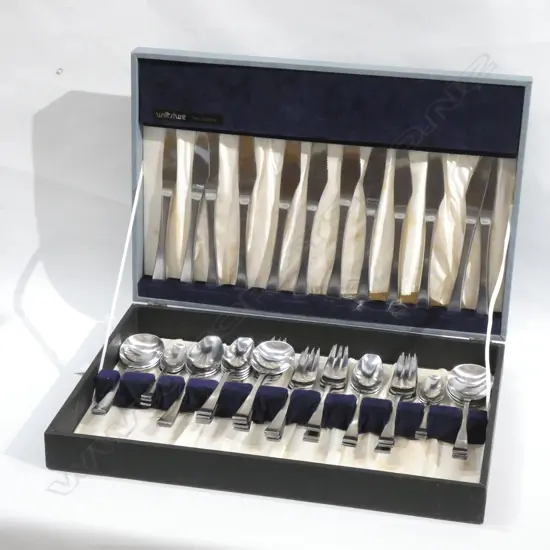 WILTSHIRE RETRO CUTLERY CANTEEN