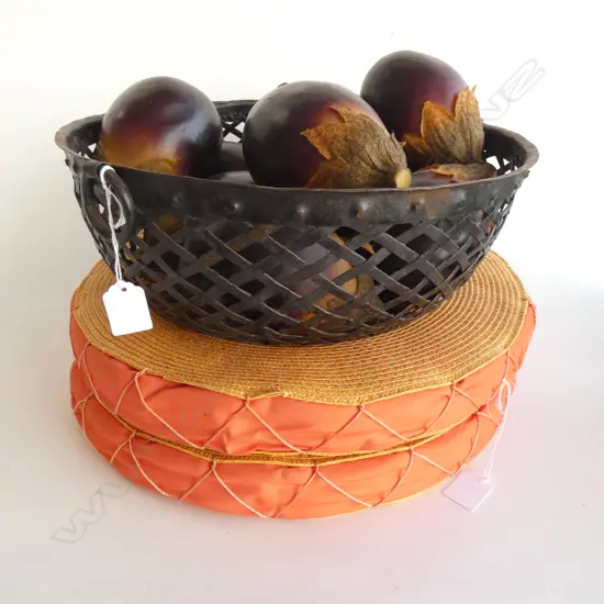 LG METAL BASKET OF AUBERGINES + 2 OUTDOOR ROUND CHAIR PADS