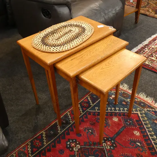 SET OF 3 OAK MID CENT. NESTING TABLES 