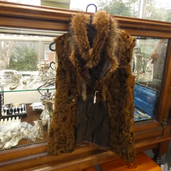 FUR VEST