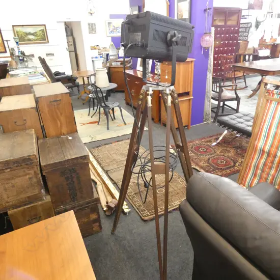 TRIPOD SPOTLIGHT LAMP H.1660mm