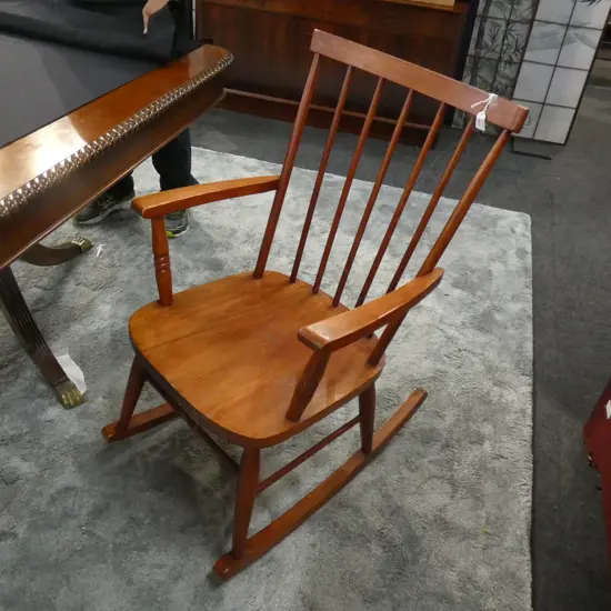 WOODEN ROCKING CHAIR 