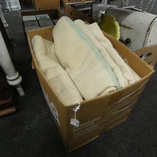 BOX VINTAGE QUEEN WOOL BLANKETS