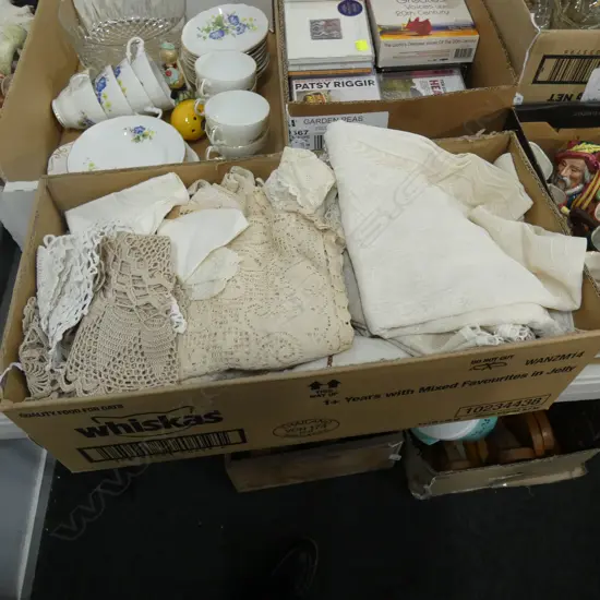 BOX ASST LINEN / DOILIES ETC..