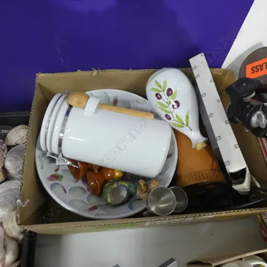 BOX MISC; INCL POTTERY / FRAME / FISH SET ETC..