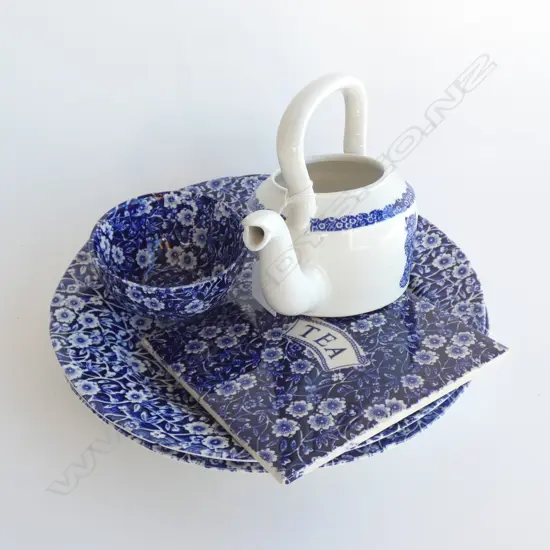 4 PIECES BURLEIGH CALICO; BOWL/PLATES & TEA TILE + CALICO CAT TEAPOT (NO LID) SOME A/F