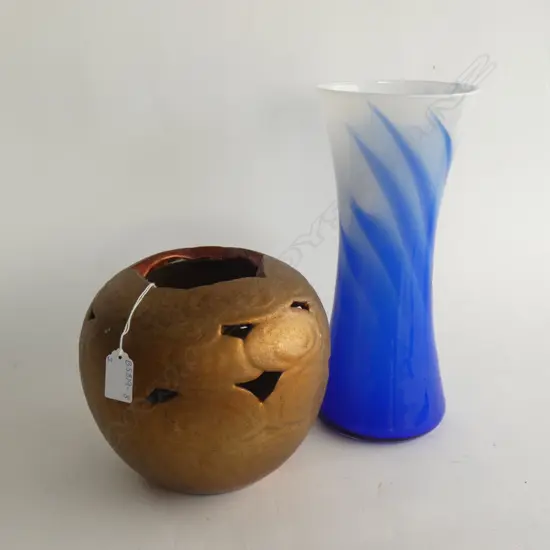 ORIENTAL GIFT CLOUDING PORCELAIN VASE (DIA 190MM) & ITALIAN HAND MADE BLUE ART GLASS VASE (H300MM)