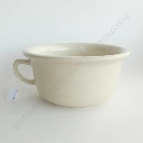 NZ POTTERY CHAMBER POT 245mm dia