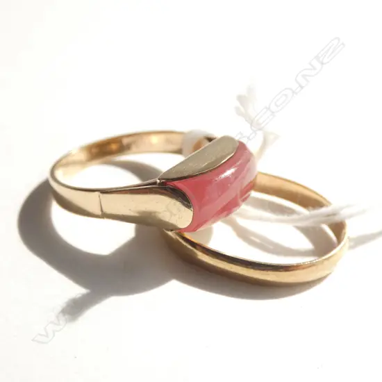 2 9CT RINGS; ONE ROSE QUARTZ 6.1 GRAMS 