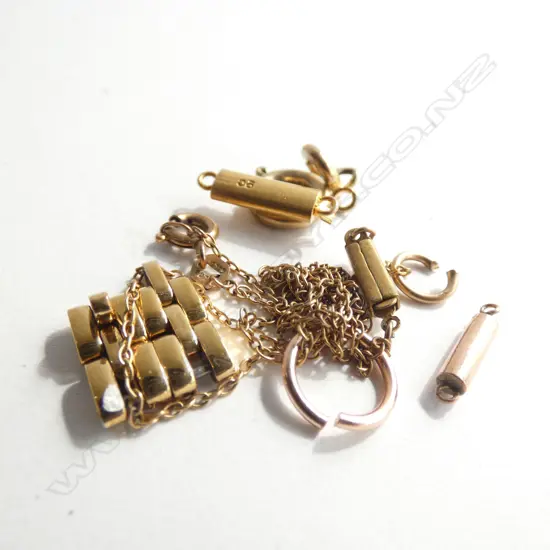 ASST. GOLD (0.6 GRAMS) & GOLD PLATE FINDINGS 