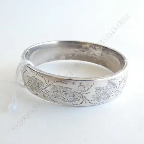 SILVER HALF HINGE BANGLE, w ENGRAVED DECORATION