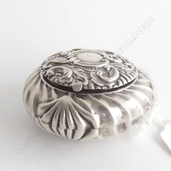 ORNATE STG SILVER PILL BOX DIA 55MM 32.8GMS
