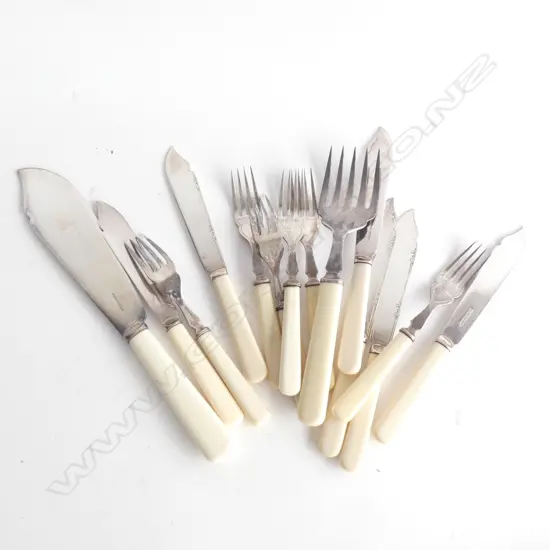 BAG CELLULOID HANDLE FISH KNIVES / FORKS & SERVERS