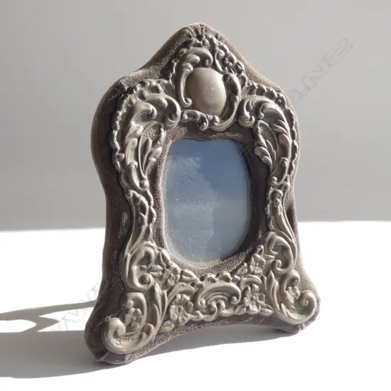 STG SILVER PHOTOFRAME, LONDON EARLY 20thC