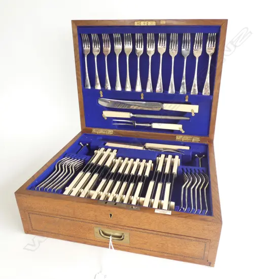 LARGE COMPLETE CUTLERY CANTEEN INCL. 'BONE' HANDLES