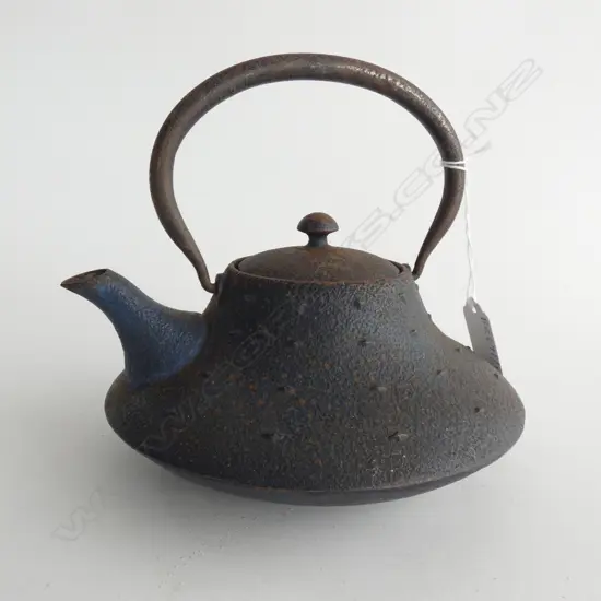 ORIENTAL IRON TEA POT 160mm dia