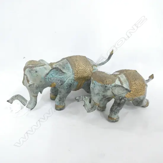 2 METAL STANDING ELEPHANTS H.200mm