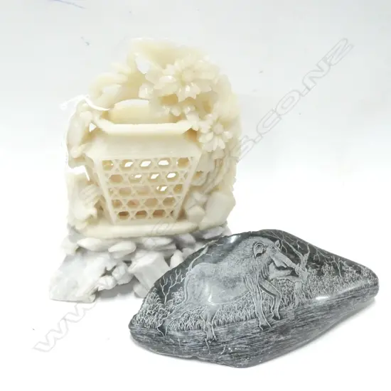 BOAR CARVED SCRIMSHAW - SIGNED NOXY '99  L 195MM + CARVED SOAPSTONE PIECE