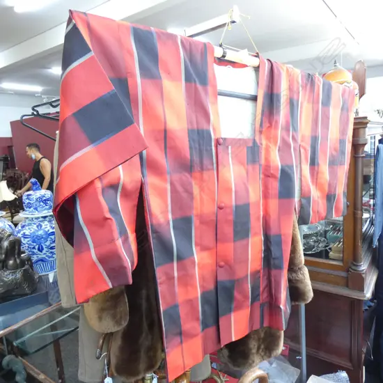 SHORT SILK RED & BLACK TARTAN STYLE PATTERN KIMONO  - FULLY LINED