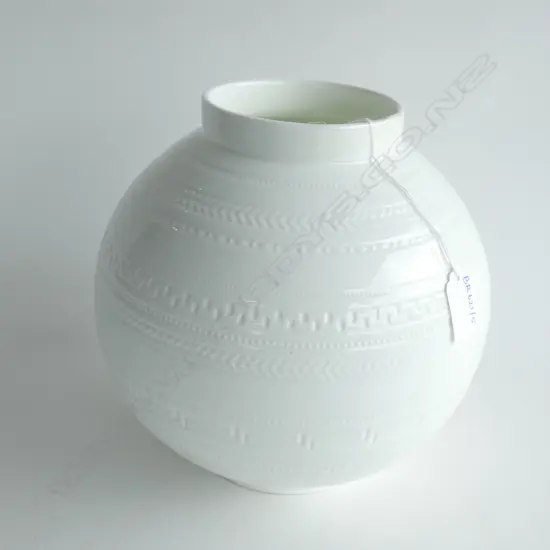 LARGE WEDGWOOD 'INTAGLIO' SPHERE VASE H.220mm
