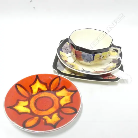 ROYAL DOULTON  PANSY TRIO & SM POOLE DELPHIS DISH (DIA 125MM)