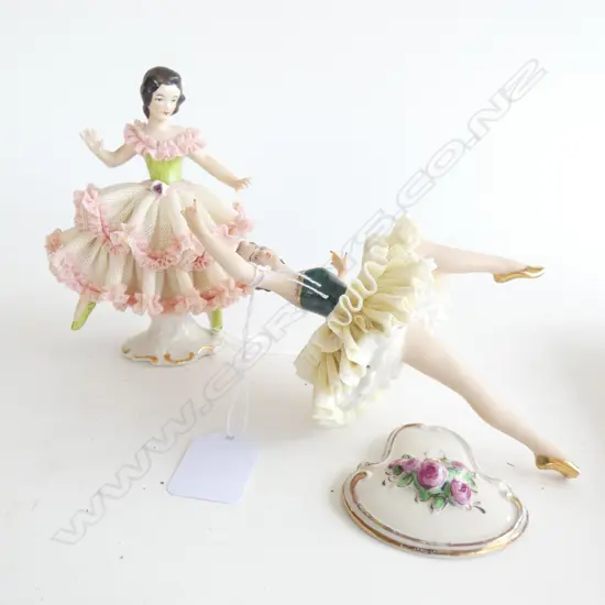 2 DRESDEN BALLERINAS AF