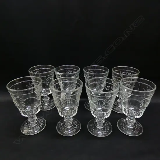SET OF 8 PRESSED GLASS WINE / WATER GLASSES H.165mm