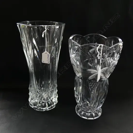 2 LARGE GLASS VASES H.295mm