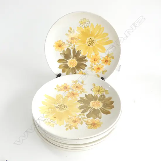 9 CROWN LYNN 'TOPAZ' DINNER PLATES 260mm dia