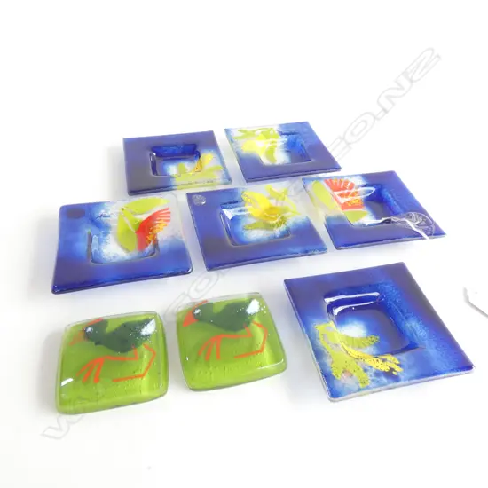 6 SM NZ GLASS DISHES W KIWI DESIGNS + 2 PUKEKO PAPERWEIGHTS 