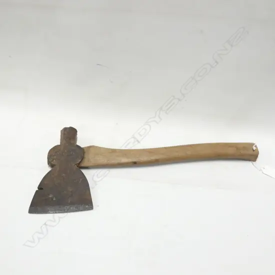 OLD WOODEN HANDLE HATCHET L 420MM
