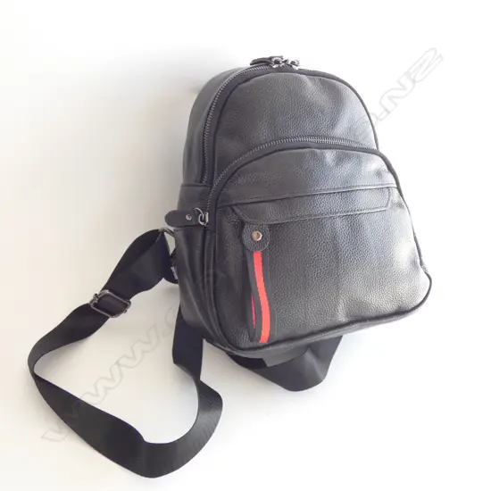 SMALL BLACK COWHIDE LEATHER BAG H.260mm