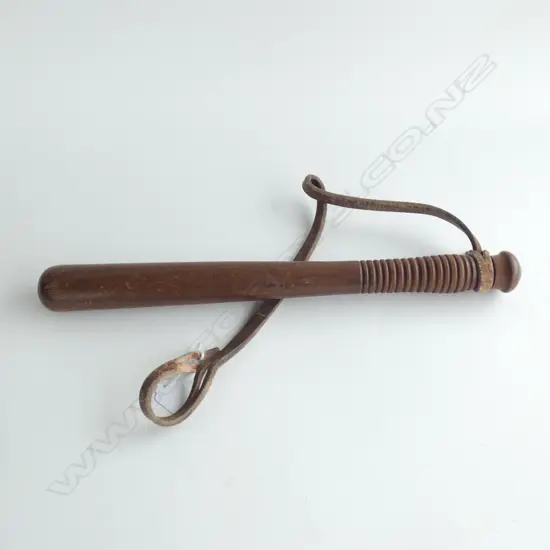 EARLY 20THC HARDWOOD TURNED TRUNCHEON L.405mm