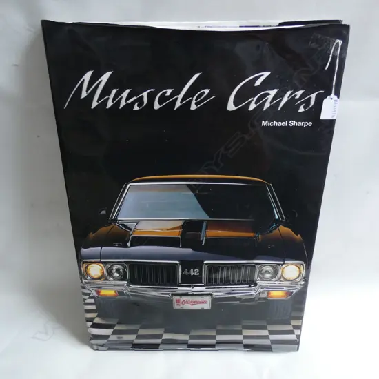GIANT BOOK 'MUSCLE CARS' H.600mm